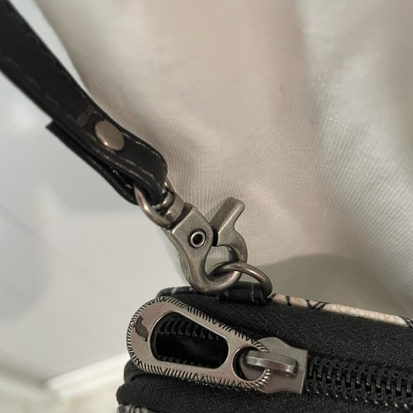 Sakroots large smartphone crossbody bag clutch purse adjustable strap EUC - Picture 5 of 10